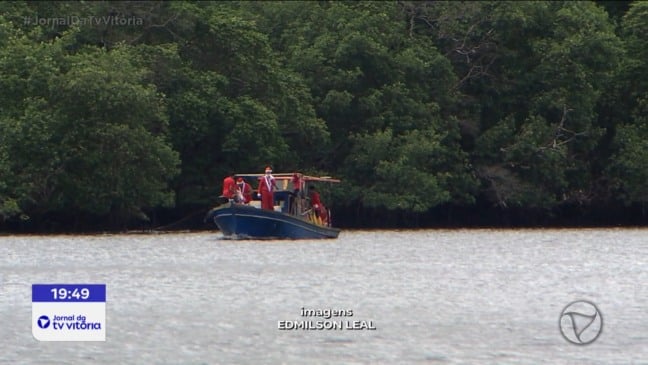 Papai Noel chega a Maria Ortiz e traz alegria a 900 crianças