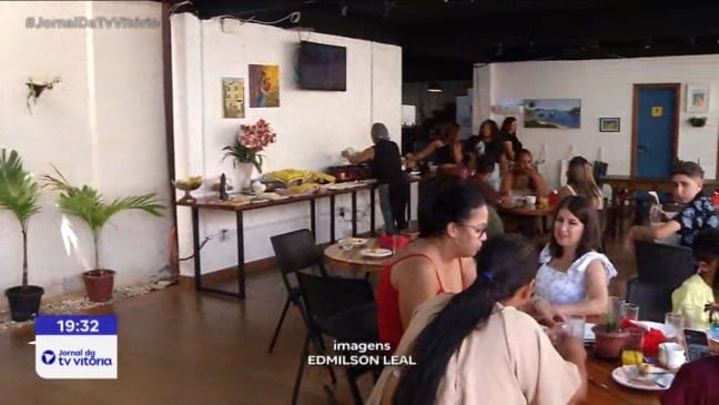 Réveillon em Vila Velha atrai famílias e garante pousada lotada