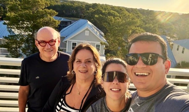 Neila e o cirurgião plástico Benjamin Gomes: réveillon em família nos States