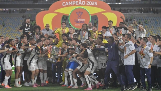 RJ - COPA DO BRASIL 2025, VASCO X CORINTHIANS - ESPORTES RJ - COPA DO BRASIL 2025, VASCO X COPA DO BRASIL 2025, VASCO X CORINTHIANS - Jogadores do Corinthians comemoram título de campeão após partida contra o Vasco no estádio Maracanã pela decisão do campeonato Copa Do Brasil 2025.