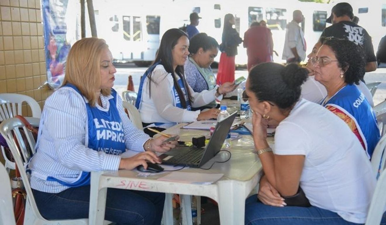 Blitz do emprego no Terminal de Laranjeiras oferecerá diversas vagas em diferentes níveis de escolaridade. Foto: Dayana Souza/PMS Blitz do emprego no Terminal de Laranjeiras oferecerá diversas vagas em diferentes níveis de escolaridade. Foto: Dayana Souza/PMS