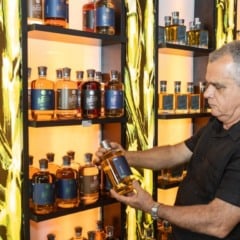 A Dose Clássica é uma cachaça de alambique com diferenciais como levedura própria e exclusiva; sem uso de água na diluição do teor alcóolico e sistema de fogo direto. Foto: Divulgação