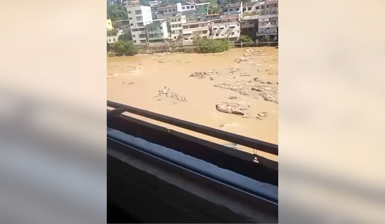 Corpo foi encontrado entre pedras no Rio Itapemirim (Foto: Redes Sociais)