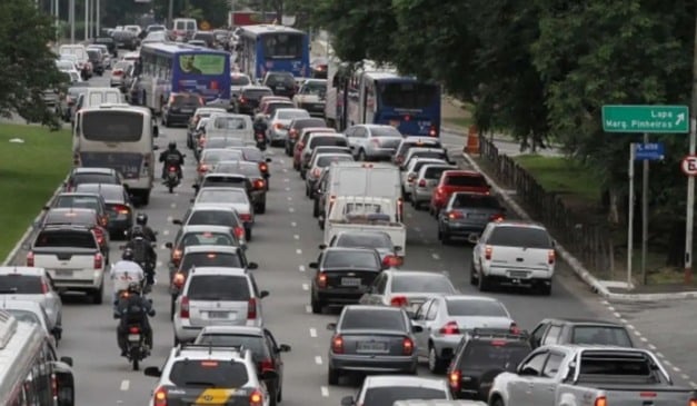 O projeto beneficia a parcela da população que não consegue comprar carro zero. Ao mesmo tempo, ajuda  a manter o veículo com obrigações em dia. Foto: arquivo/ Agência Brasil