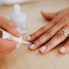 Óleo popular fortalece as unhas/Canva