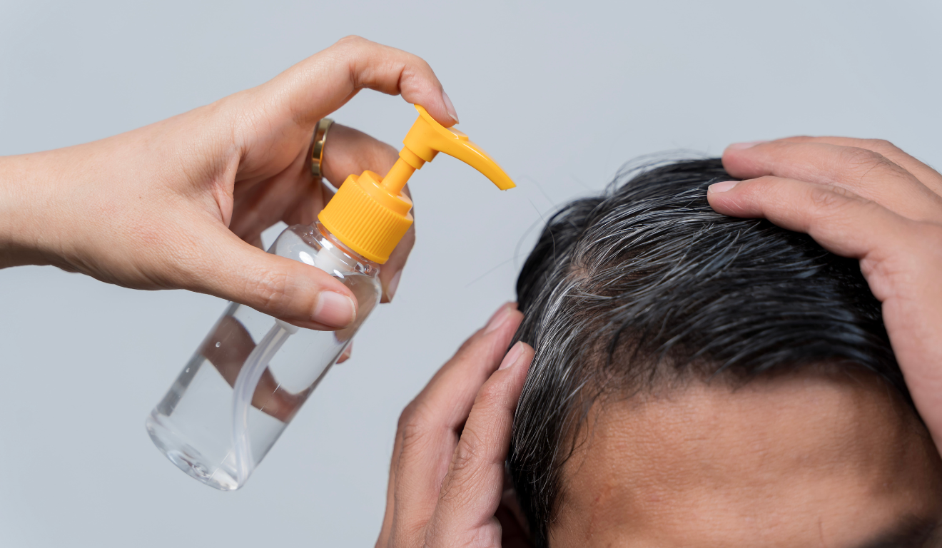 Mistura natural de camomila e mel promete eliminar os cabelos brancos de forma gradual e sem agredir os fio