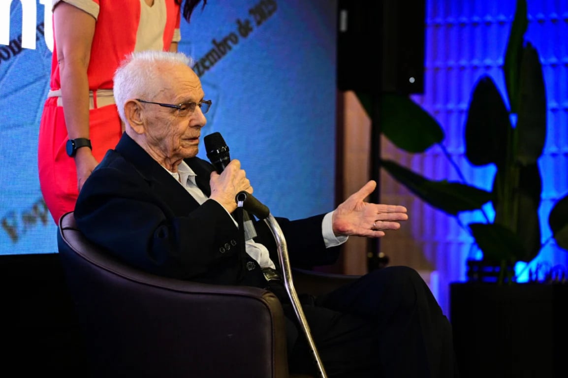 Arthur Carlos Gehardt Santos e a escalabilidade da economia capixaba Arthur Carlos Gehardt Santos e a escalabilidade da economia capixaba