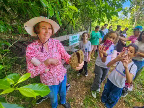 Crianças do Clube de Observadores da Natureza Sabiá visitam a RPPN Guaribus, em Itaguaçu. Foto: Leonardo Merçon