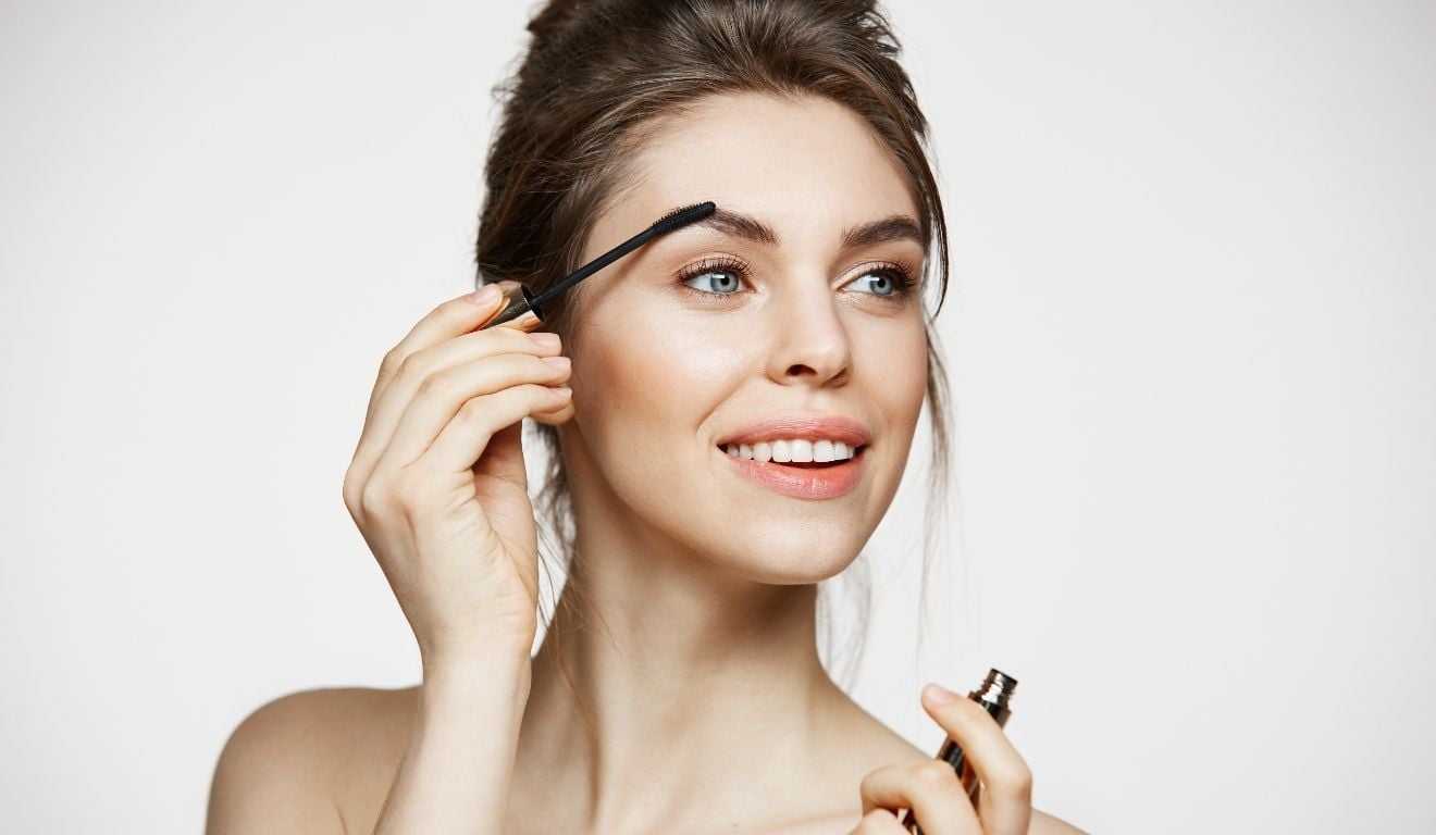 Basta usar todos os dias: 4 óleos naturais que aceleram o crescimento da sobrancelha Basta usar todos os dias: 4 óleos naturais que aceleram o crescimento da sobrancelha