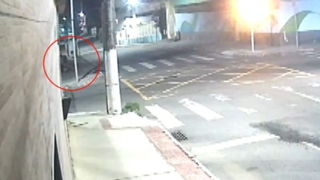 Momento do assalto (Foto: Videomonitoramento)