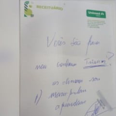 Receituário ilegível e mensagem ofensiva de médico (Foto/reprodução: Instagram)