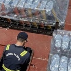 Capitania dos Portos inspeciona balsas com fogos do R&eacute;veillon de Vila Velha (Foto: Capitania dos Portos)