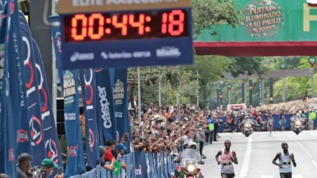São Paulo (SP), 31/12/2025 - Atletas Muse Gizachew e Jonathan Kipkoech, da categoria masculina da 100ª Corrida Internacional de São Silvestre. Foto: Paulo Pinto/Agencia Brasil