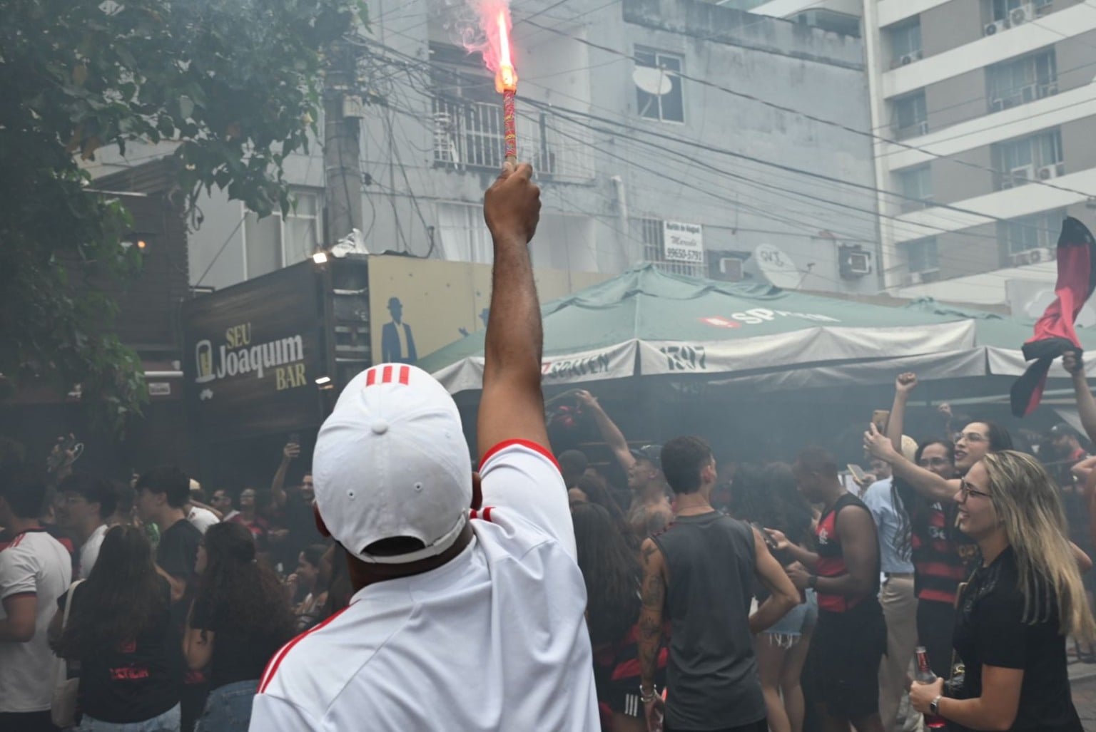 Final da Copa Intercontinental: Flamengo x PSG Torcida do Flamengo na Praia do Canto, em Vitória. Final da Copa Intercontinental: Flamengo x PSG Torcida do Flamengo na Praia do Canto, em Vitória.