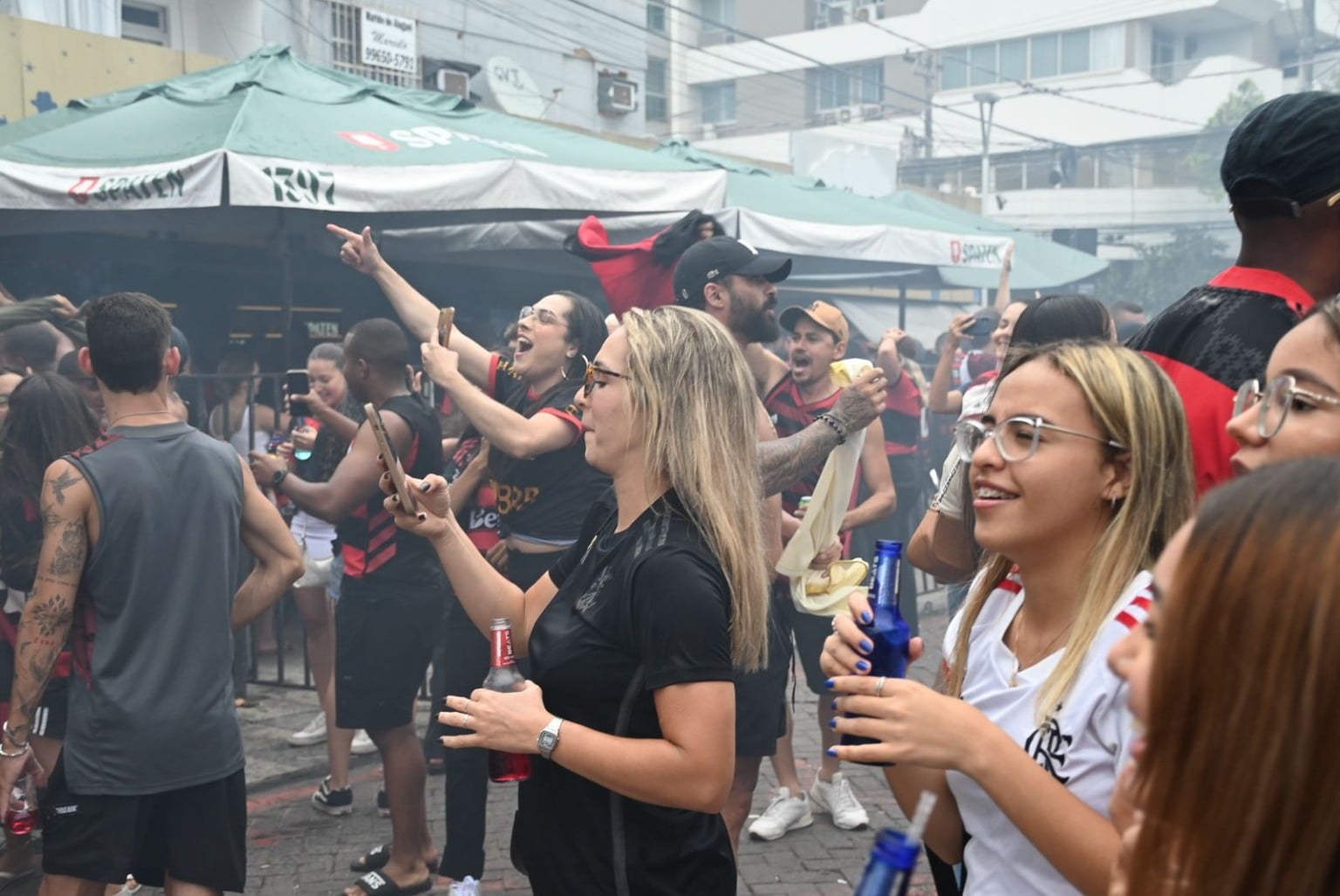 Final da Copa Intercontinental: Flamengo x PSG Torcida do Flamengo na Praia do Canto, em Vitória. Final da Copa Intercontinental: Flamengo x PSG Torcida do Flamengo na Praia do Canto, em Vitória.