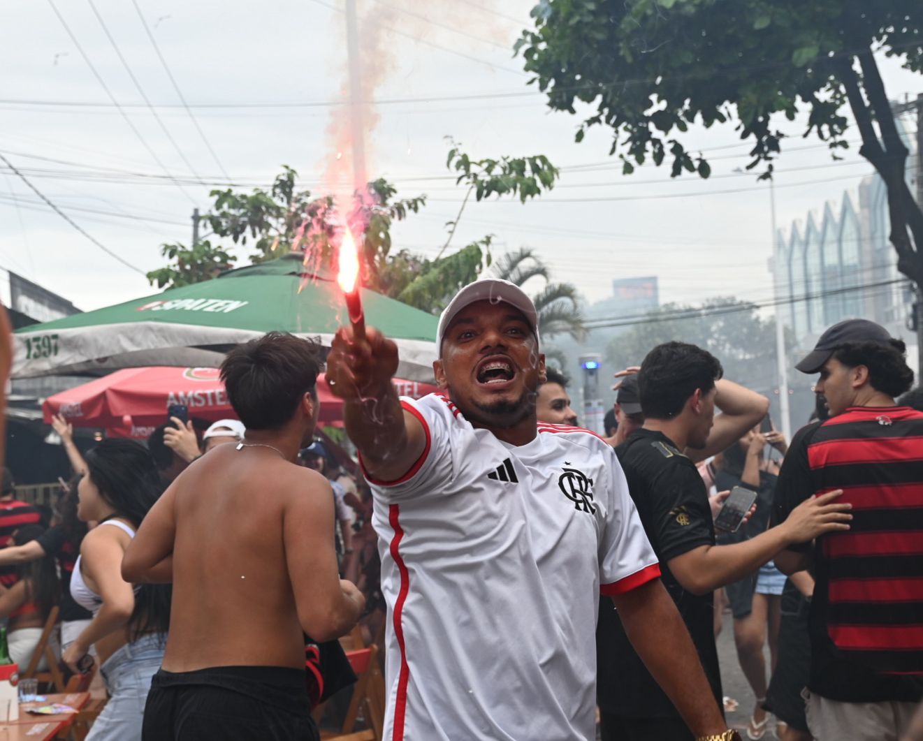 Final da Copa Intercontinental: Flamengo x PSG Torcida do Flamengo na Praia do Canto, em Vitória. Final da Copa Intercontinental: Flamengo x PSG Torcida do Flamengo na Praia do Canto, em Vitória.