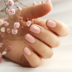 Descubra como o uso do topcoat pode transformar a durabilidade do seu esmalte e manter suas unhas impecáveis por mais tempo