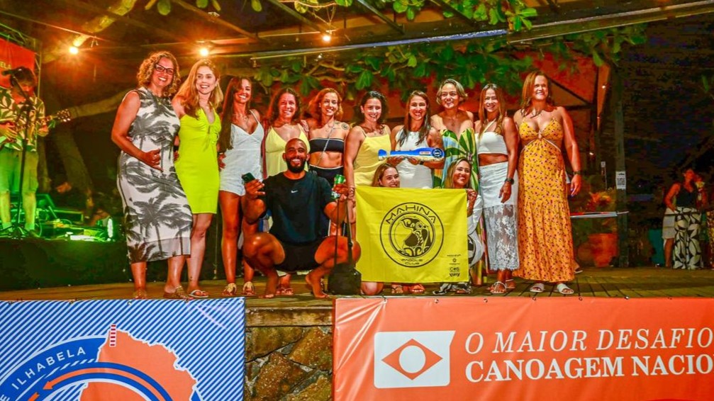 Volta da Ilhabela 90km 2025. Equipe Mahina Paddle Club, do ES, fica em terceiro lugar geral feminino.