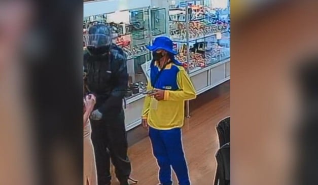 Um dos suspeitos estava uniformizado com vestimenta dos Correios