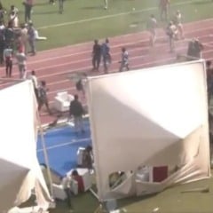 Visita de Messi a um estádio na Índia termina em confusão e prisão