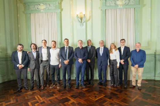 Executivos do grupo internacional de educação Galileo, acompanhados da direção local da Multivix foram recebidos pelo governador Renato Casagrande no Palácio Anchieta. Crédito: Divulgação