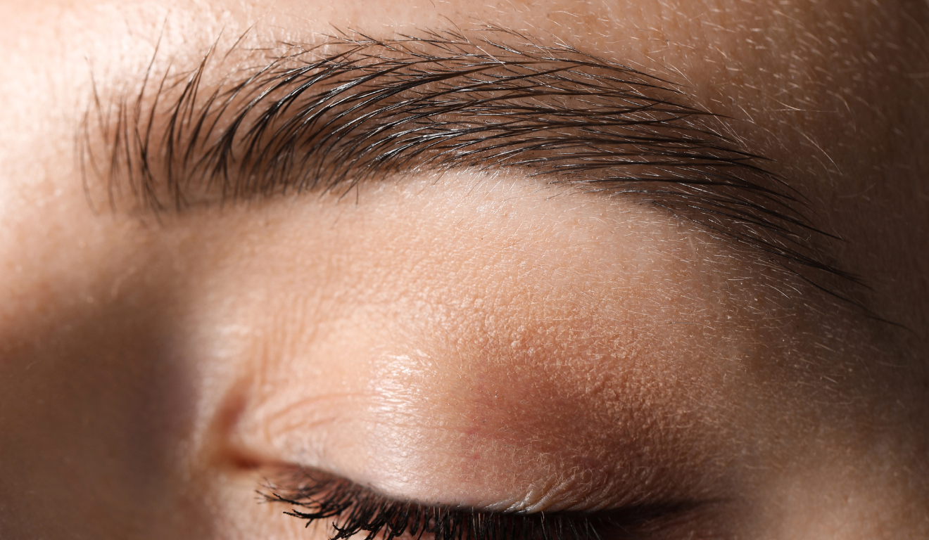 Como fazer a sobrancelha em casa/Canva Como fazer a sobrancelha em casa/Canva