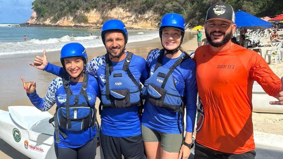 Surfe de canoa.
Equipe Vila Nôra, de Aracruz.