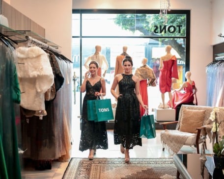 Alugar vestidos em vez de comprar: redes sociais tornaram negócio de locações de roupas mais interessante do que as vendas. Crédito: Divulgação