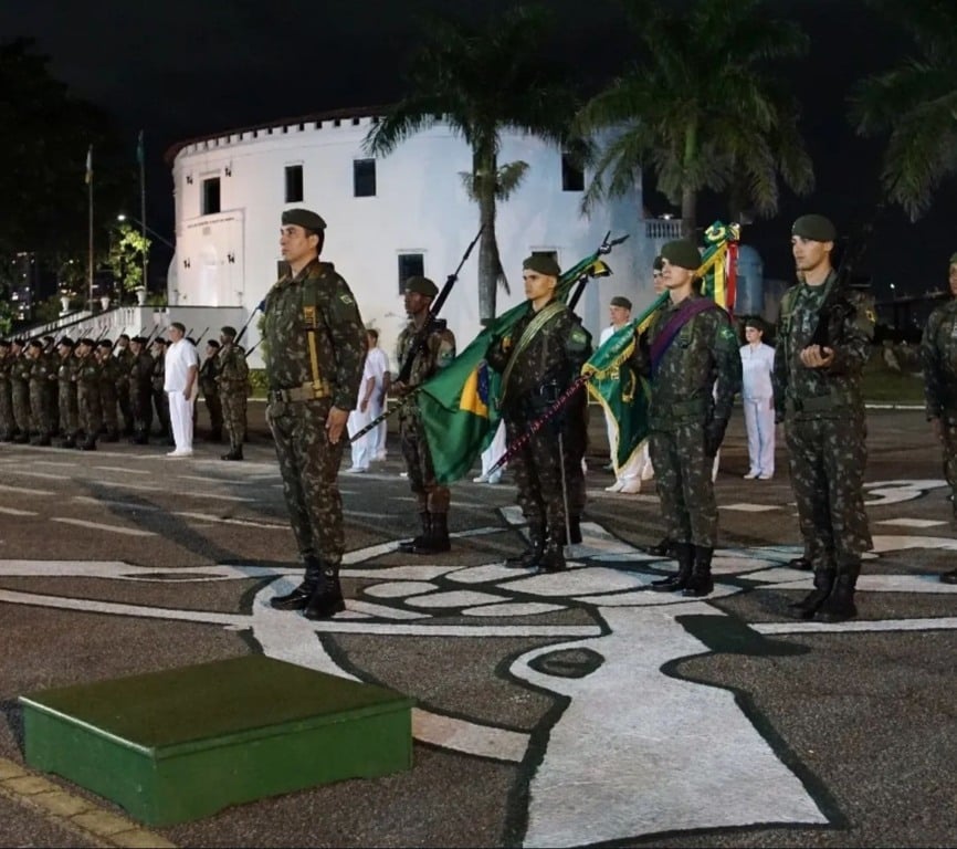 Solenidade no exército (Foto/reprodução: Redes Sociais)