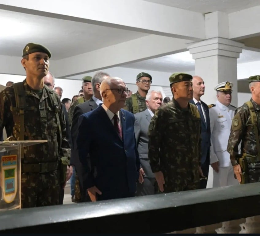 Solenidade no exército (Foto/reprodução: Redes Sociais)