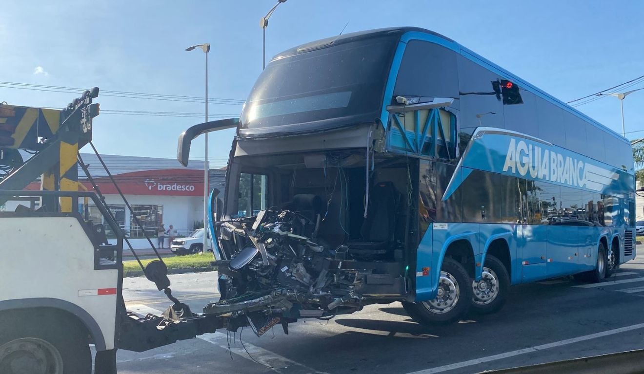 Acidente com ônibus na br-101 em Carapina