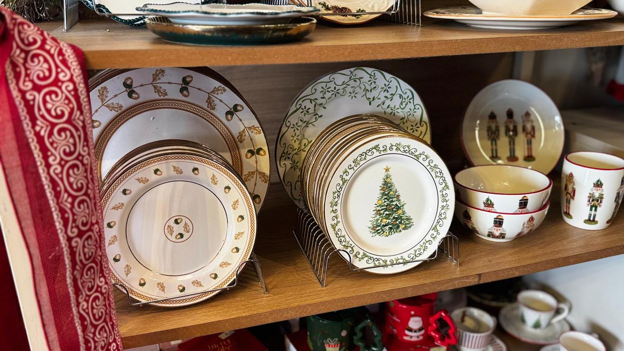 Decoração de Natal de luxo em loja da Praia do Canto (Foto: Pedro Permuy)