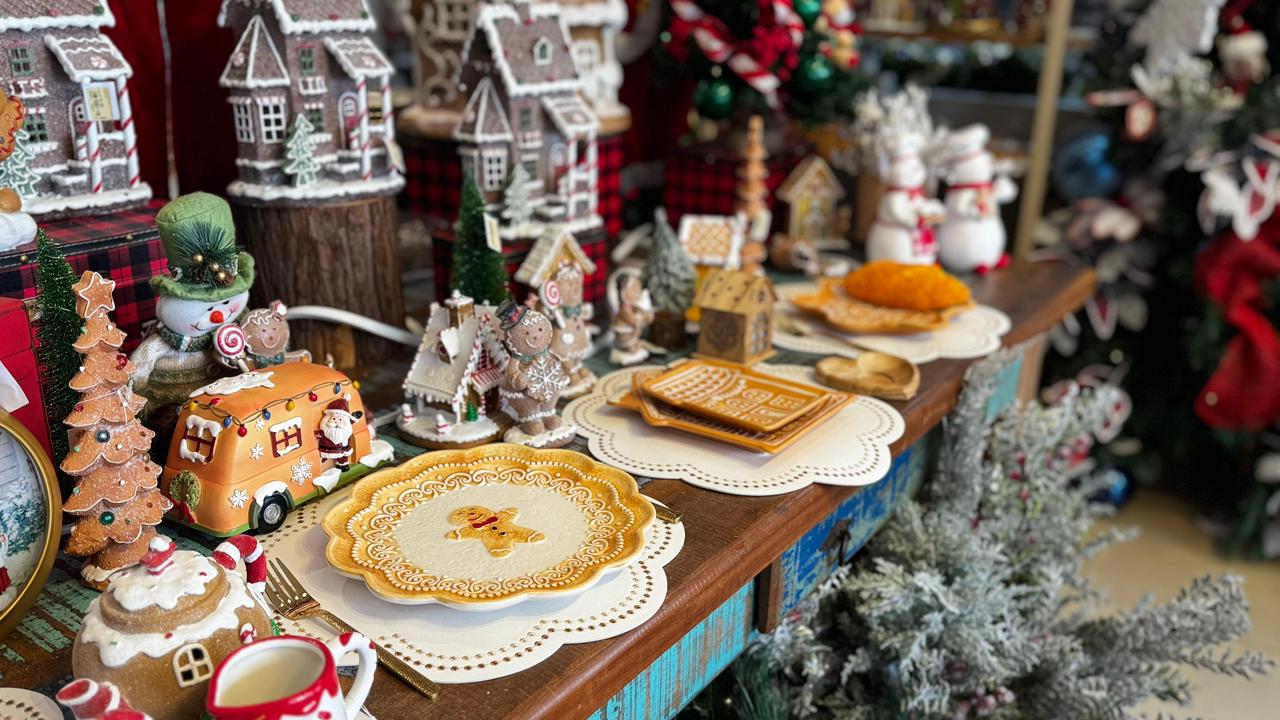 Decoração de Natal de luxo em loja da Praia do Canto (Foto: Pedro Permuy)