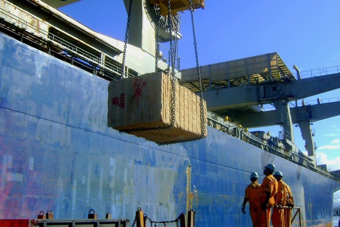 Mesmo com o ‘tarifaço’, setor de rochas naturais exporta US$ 1,35 bilhão, maior volume da história Mesmo com o ‘tarifaço’, setor de rochas naturais exporta US$ 1,35 bilhão, maior volume da história