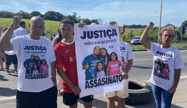 O bloqueio se deve pela liberação do suspeito de provocar o acidente (Foto: Thiago Soares)