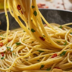 Macarr&atilde;o alho e &oacute;leo