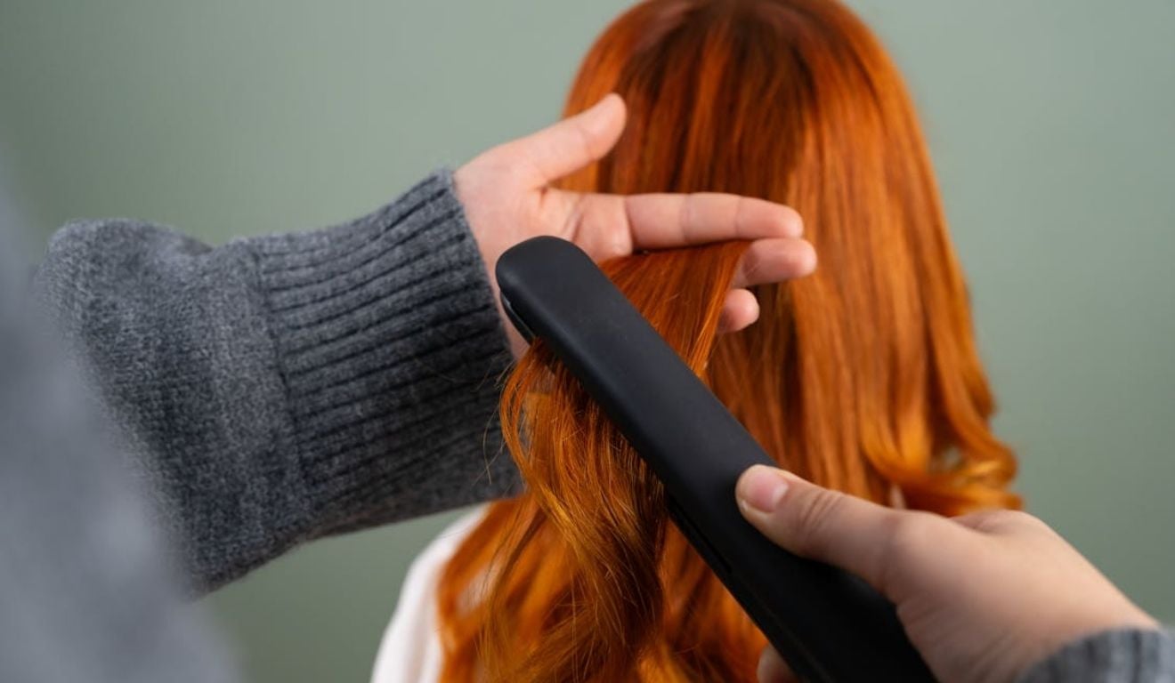 Chapinha liberada: 2 óleos deixam o cabelo macio e protegido do calor extremo Chapinha liberada: 2 óleos deixam o cabelo macio e protegido do calor extremo