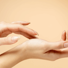 Transforme suas m&atilde;os com essa receita caseira simples e eficaz que reduz rugas e manchas em apenas 15 minutos