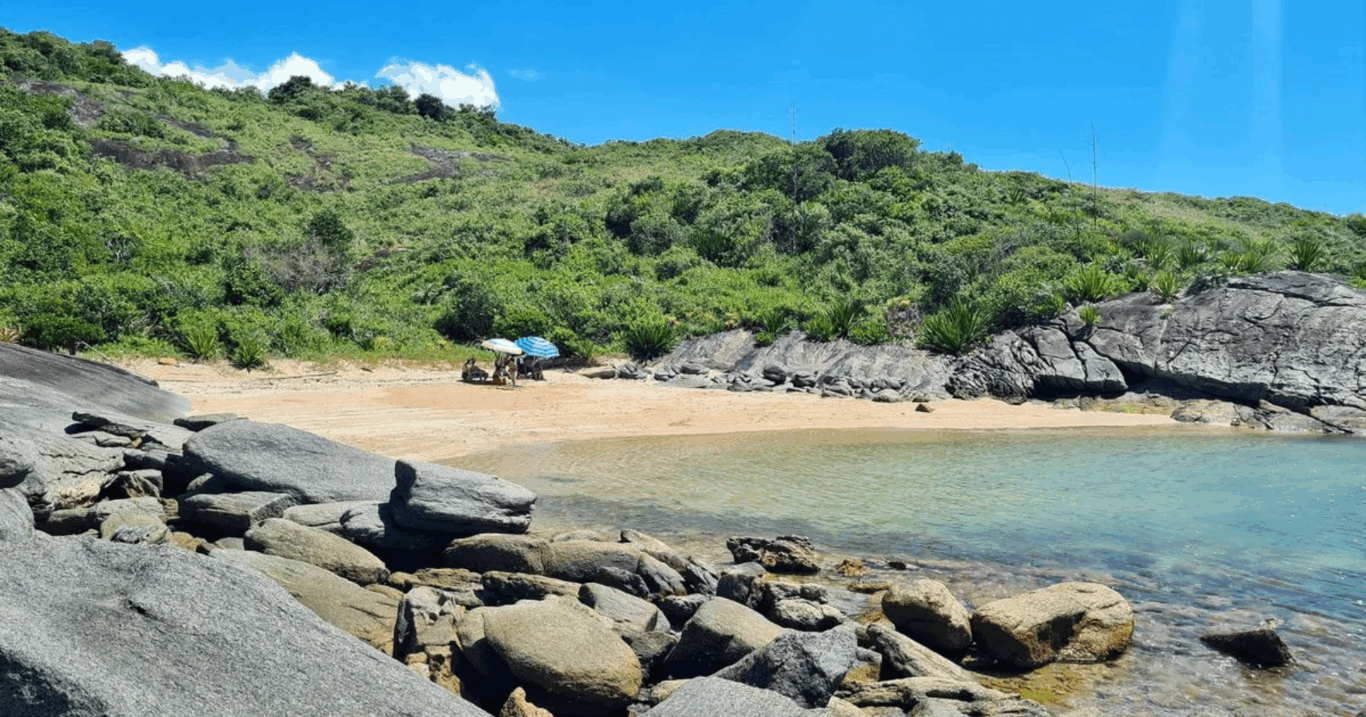 Praia dos Cosine, em Guarapari (Foto:Reprodução/Instagram @terracapixaba)