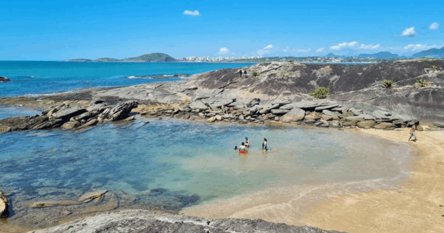 Praia dos Cosine, em Guarapari (Foto:Reprodução/Instagram @terracapixaba)