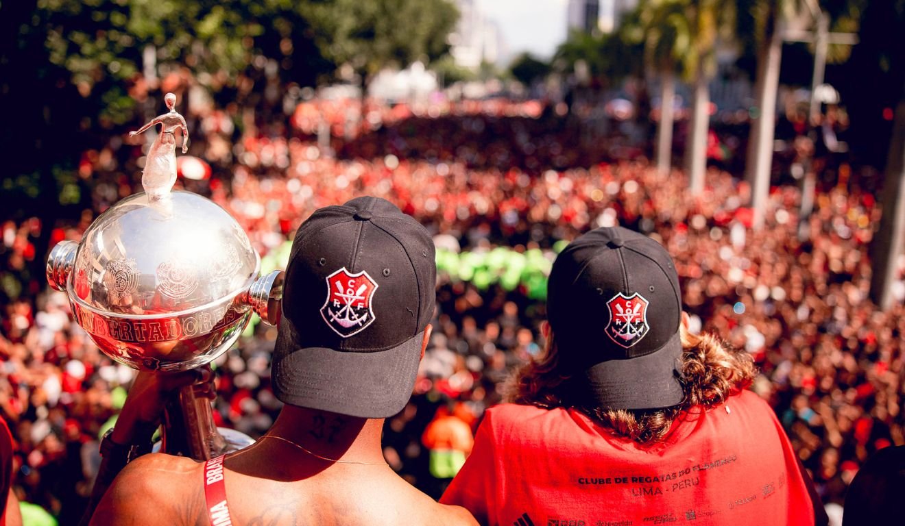 Taça da libertadores quebrada em festa do Flamengo