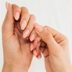 Unhas gigantes sem salão: os 5 passos que substituem o gel e funcionam rápido