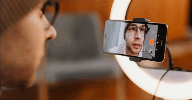 Como fazer vídeos caseiros ficarem profissionais sem gastar muito