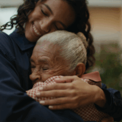 Menos envio e mais entrega é o convite de fim de ano da Vivo com Denise Fraga, Gabriel Medina e Rayssa Leal