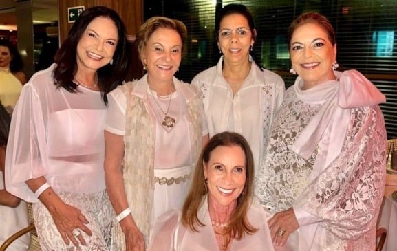 Capixabas em réveillon de sucesso e branco no Iate Clube Salvador