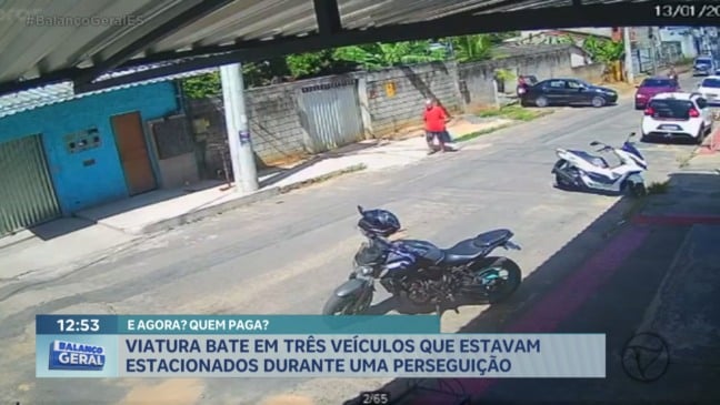 Viatura colide com carro e motos e proprietário busca indenização