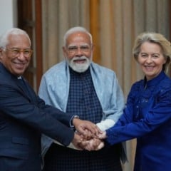 A presidente da Comiss&atilde;o Europeia, Ursula von der Leyen, o primeiro-ministro indiano Narendra Modi e o presidente do Conselho Europeu, Ant&oacute;nio Costa, durante encontro para a assinatura do acordo. Foto: MANISH SWARUP/ASSOCIATED PRESS/ESTAD&Atilde;O CONTE&Uacute;DO