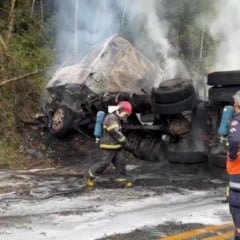 Acidente com carreta interditou a BR-262. Foto: PRF/Divulga&ccedil;&atilde;o