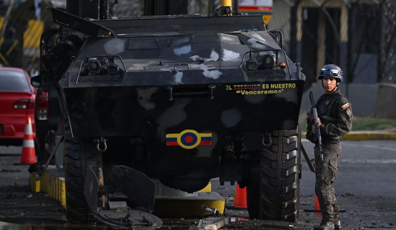 Militar venezuelano nos arredores do complexo Forte Tiuna, um dos alvos do ataque americano Foto: Federico Parra/FEDERICO PARRA Militar venezuelano nos arredores do complexo Forte Tiuna, um dos alvos do ataque americano Foto: Federico Parra/FEDERICO PARRA