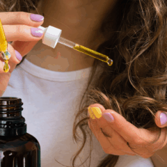 &Oacute;leo para cabelos brancos/Canva